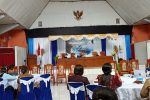 PIKI Alor Gelar Simposium Nasional Bahas Akselerasi Pembangunan Berkelanjutan Daerah Tertinggal Mantan Bupati Alor Drs. Amon Djobo, M.AP sedang menyampaikan materi di simposium nasional PIKI Alor, Selasa (28/11) di Aula Hotel Kenari, Kalabahi.