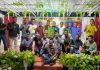 Pemuda Batutenata Gelar Syukuran Awal Tahun dan Pembagian 50 Paket Sembako Pemuda Batutenata foto bersama Ir. Ansgerius Takalapeta dan Yerimoth Bantara, usai acara syukuran awal tahun dan pembagian 50 paket sembako.