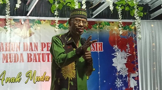 Syukuran Awal Tahun, Ans Takalapeta Dorong Pengembangan Potensi Anak Muda Batutenata Ir. Ansgerius Takalapeta ketika memberikan sapaan di acara syukuran awal tahun dan pelayanan kasih pemuda Batutenata, Senin (29/1) di Batutenata, Alor.