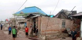 Badai Angin Hancurkan 33 Rumah di Pulau Pantar, Puluhan Warga Mengungsi Sejumlah bangunan rumah rusak berat akibat dilanda badai angin, Rabu (24/1) di Labuan Bajo, Kelurahan Kabir, Kecamatan Pantar, Kabupaten Alor, Provinsi NTT. (Foto: doc tribuanapos.net).