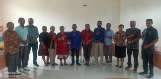 GAMKI Alor Minta Menteri Agama Tempatkan Kepala Kemenag Alor yang Paham Toleransi DPC GAMKI Alor pose bersama Plt. Kepala Kantor Kemenag Alor Phikina Laning bersama jajarannya, Kamis, 18 Januari 2024 di Aula Kantor Kemenag Alor, Kompleks Daerah Lama Kalabahi.