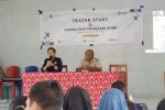 Tim Dosen Bimbingan Konseling Undana Lakukan Tracer Study, Penelitian, Pengabdian dan Sosialisasi Prodi di Alor Ketua Tim Kegiatan Penelitian, PKM dan Tracer Study, Agus April, memberikan sapaan di acara pembukan Pengabdian Masyarakat, Selasa (14/5) di Aula SMK Negeri 1 Kalabahi.