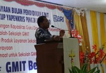 Ketua Yapenkris Pingdoling Alor: Kami Punya 8 Sekolah GMIT Unggul Ketua Yapenkris Pingdoling Alor Dr. Fredrik Abia Kande sambutan di acara penutupan perayaan bulan pendidikan GMIT di Yapenkris Pingdoling Alor, Rabu (17/7) di Aula Gereja Pola Tribuana, Kalabahi.