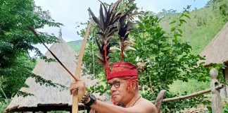 Alor di Hati Melki Laka Lena Melki Laka Lena berbusana adat Takpala, Alor-NTT. (Foto: doc tribuanapos.net/dm)