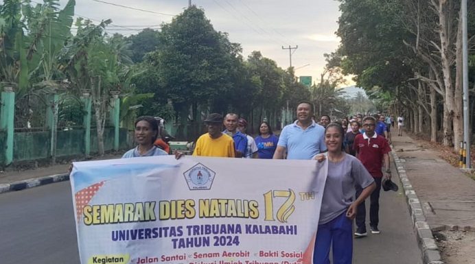 Semarak HUT ke-17 Untrib, Ratusan Mahasiswa Jalan Pagi dan Senam Aerobik Rektor Untrib Alvonso F. Gorang memimpin gerak jalan santai meriahkan HUT ke-17 Untrib, Jumat (26/7) di ruas Batunirwala.