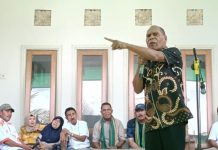Dukung AMS di Pilkada Alor, Amon Djobo: Saya Kristen Pimpin Daerah 10 Tahun tidak Pernah Baptis Orang Mantan Bupati Alor, Drs. Amon Djobo, M.AP deklarasi menyatakan dukungan politik pada Paket AMS di Pilkada Alor 2024, Rabu 21 Agustus di Kalabahi Kota. (Foto: doc tribuanapos.net/dm).