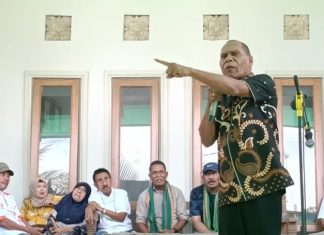 Dukung AMS di Pilkada Alor, Amon Djobo: Saya Kristen Pimpin Daerah 10 Tahun tidak Pernah Baptis Orang Mantan Bupati Alor, Drs. Amon Djobo, M.AP deklarasi menyatakan dukungan politik pada Paket AMS di Pilkada Alor 2024, Rabu 21 Agustus di Kalabahi Kota. (Foto: doc tribuanapos.net/dm).