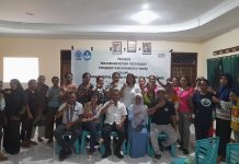 Prodi Agribisnis Untrib Terapkan Teknologi Pertanian Irigasi Tetes di Desa Motongbang Foto: Tim PKM Prodi Agribisnis Untrib foto bersama usai sosialisasi dan pelatihan budidaya holtikultura dan teknik penerapan teknologi pertanian irigasi tetes di Desa Motongbang. (Foto: doc tribuanapos.net/dm).