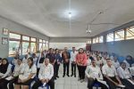 Pantau Tes P3K, Bupati Alor Minta Hindari Praktik Curang Foto: Bupati Alor Iskandar Lakamau, Ketua DPRD Alor Paulus Buche Brikmar, Kepala BKPSDM Alor Yerike Djobo, memantau jalannya tes P3K di gedung SMP Negeri 1 Kalabahi. (Sumber: Humaskab Alor).