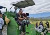 Bupati Alor Panen Raya Padi 141 Hektare dan Serahkan Alsintan ke Petani Desa Tanglapui Foto: Bupati Alor Iskandar Lakamau panen raya Padi 141 Hektare dan serahkan Alsintan ke Petani Desa Tanglapui, Senin (12/5). (Sumber: Bro Mike).
