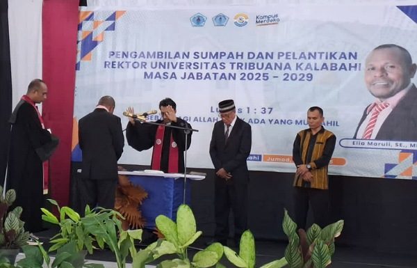 Elia Maruli Dilantik Jadi Rektor Untrib Kalabahi Periode 2025-2029 Sekretaris Majelis Sinode GMIT Pdt. Lay Abdi Karya Wenyi, M.Si mengukuhkan Elia Maruli, SE.,MM menjadi Rektor Untrib Kalabahi Periode 2025-2029, Jumat 23 Mei di Aula Pola Tribuana. (Foto: doc tribuanapos.net).