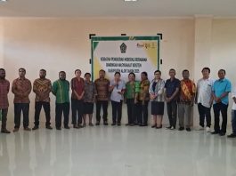 Video: Ikrar Komunitas Penggerak Moderasi Beragama Tolak Kekerasan Beragama di Kabupaten Alor Komunitas Penggerak Moderasi Beragama membacakan Ikrar menolak segala bentuk kekerasan agama di Kabupaten Alor, Rabu (28/5) di Aula kantor Kemenag Alor. (Foto: doc tribuanapos.net/).