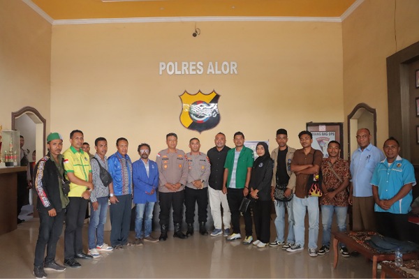18 Pimpinan OKP Pemuda Alor temui Kapolres Alor AKBP Nur Ashari, Selasa 23 September 2025 di Mapolres Alor, Kalabahi. 