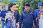 Pemkab Alor Apresiasi Kunjungan Reses Julie Sutrisno Laiskodat Anggota DPR RI Komisi XI F-NasDem Julie Sutrisno Laiskodat tiba di Bandara Mali-Alor, Rabu (25/2) untuk agenda Reses. JSL bersama rombongan disambut Plh. Sekda Alor Obeth Bolang, Ketua DPRD Alor Paulus Brikmar, Ketua DPD NasDem Alor Deni Padabang, Ketua Fraksi NasDem DPRD Alor Joni Tulimau dan jajaran petinggi NasDem Alor. (Sumber Foto: Facebook Julie Sutrisno Laiskodat).