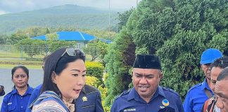 Pemkab Alor Apresiasi Kunjungan Reses Julie Sutrisno Laiskodat Anggota DPR RI Komisi XI F-NasDem Julie Sutrisno Laiskodat tiba di Bandara Mali-Alor, Rabu (25/2) untuk agenda Reses. JSL bersama rombongan disambut Plh. Sekda Alor Obeth Bolang, Ketua DPRD Alor Paulus Brikmar, Ketua DPD NasDem Alor Deni Padabang, Ketua Fraksi NasDem DPRD Alor Joni Tulimau dan jajaran petinggi NasDem Alor. (Sumber Foto: Facebook Julie Sutrisno Laiskodat).