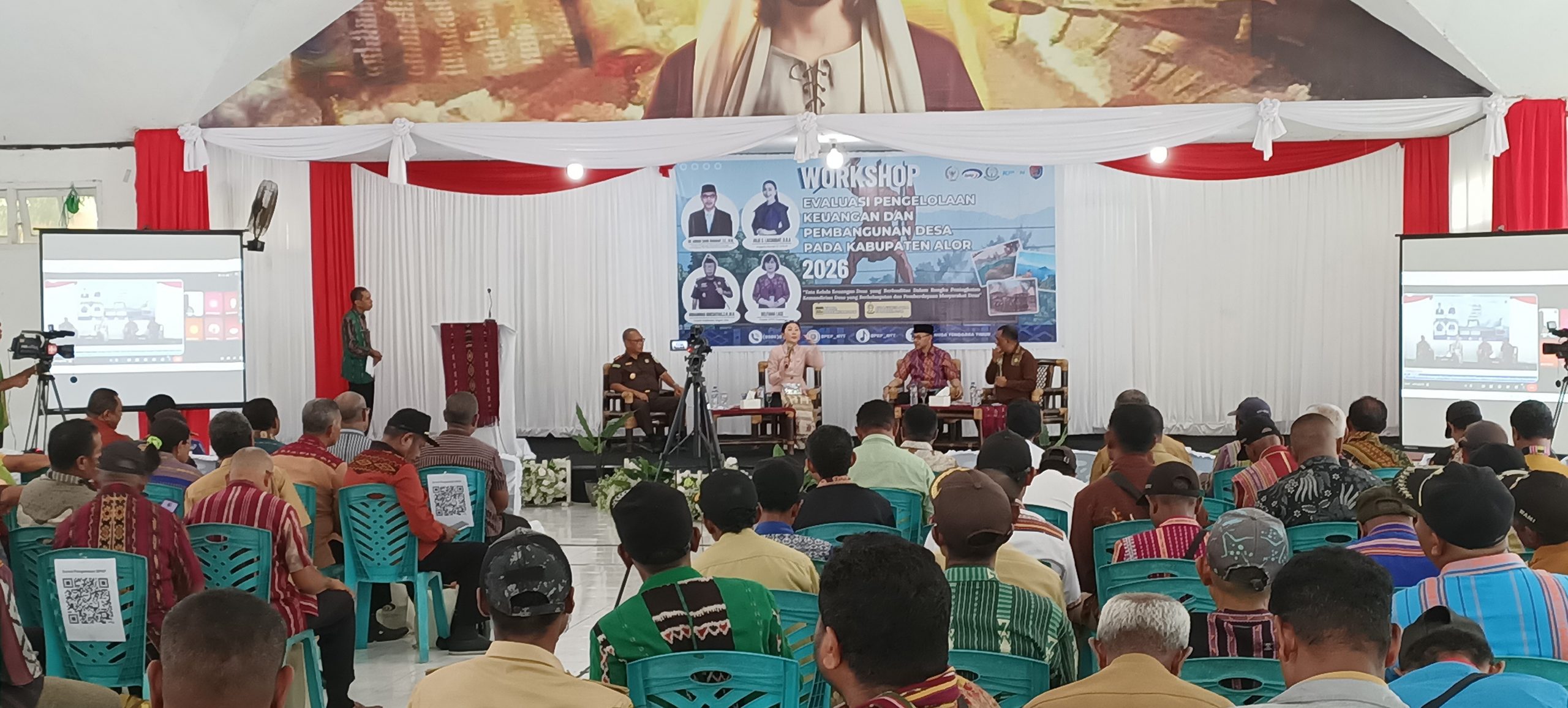 Anggota DPR RI Komisi XI F-NasDem Julie Sutrisno Laiskodat menggelar Workshop bersama jajaran Kepala-kepala se-kabupaten Alor, Kamis 26 Februari 2026 di Aula Pola Tribuana Kalabahi.