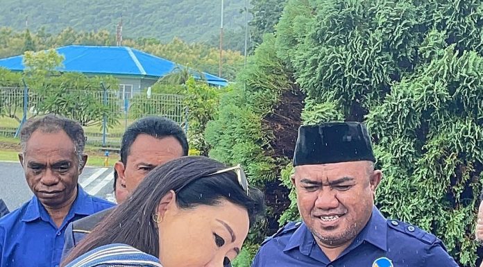 Reses di Pulau Alor, Julie Sutrisno Laiskodat Terima Aspirasi-Salurkan Bantuan UMKM Anggota DPR RI Komisi XI Fraksi NasDem, Julie Sutrisno Laiskodat tiba di Bandara Mali-Alor, Selasa 24 Februari untuk melakukan reses selama sembilan hari. (Foto: dok Facebook Julie Sutrisno Laiskodat).