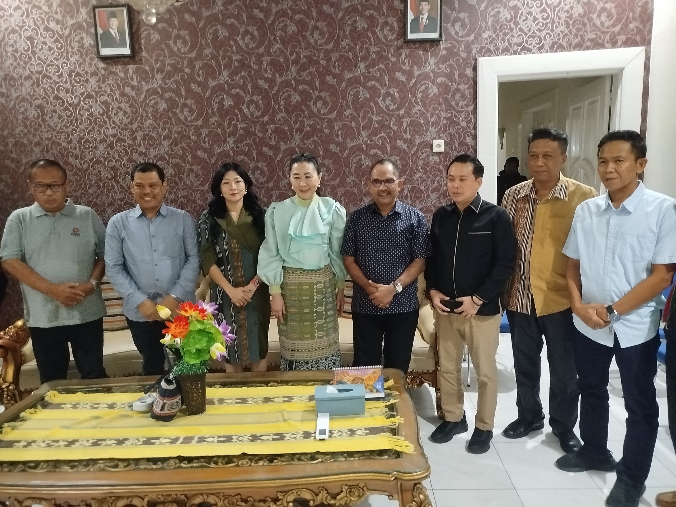Bunda JSL dan timnya menemui Bupati Alor Iskandar Lakamau dan Wakil Bupati Alor Rocky Winaryo, Selasa 3 Maret 2026 di Rujab Bupati Alor. Kunjungan ini sekaligus melaporkan hasil Resesnya selama 9 hari di Alor. (Foto: doc tribuanapos.net). 