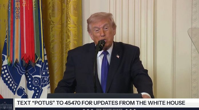 Kelas Delcy Presiden AS, Donald Trump.