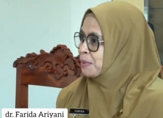 459 Nakes Suka Rela Alor-NTT Bekerja Tanpa Insentif Daerah Kepala Dinas Kesehatan Alor, dr. Farida Ariyani, ketika menghadiri rapat dengar pendapat dengan Komisi 3 DPRD, Rabu (28/1). (Foto: doc Bro Mike).