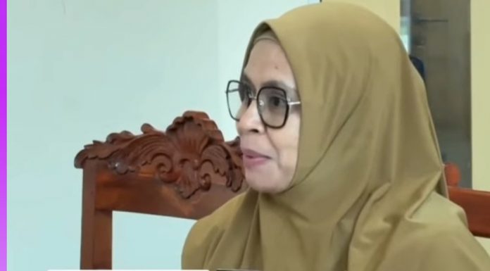459 Nakes Suka Rela Alor-NTT Bekerja Tanpa Insentif Daerah Kepala Dinas Kesehatan Alor, dr. Farida Ariyani, ketika menghadiri rapat dengar pendapat dengan Komisi 3 DPRD, Rabu (28/1). (Foto: doc Bro Mike).