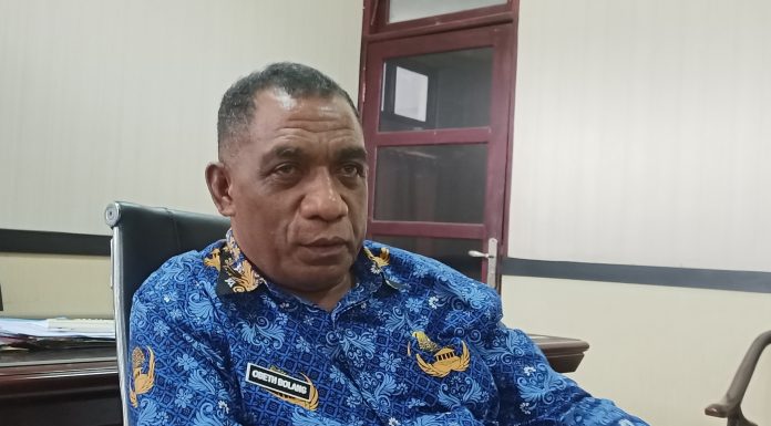Pemkab Alor Konfirmasi Kebenaran Dokter PPPK Paruh Waktu Mengundurkan Diri, Masuk Status PTT Pj Sekda Alor Obeth Bolang. (Foto: doc tribuanapos.net/dm).