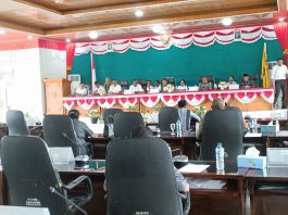 DPRD-Pemda Alor Bahas Sejumlah Opsi Kenaikan Jasa Insentif Nakes PPPK PW RDP DPRD Alor dan pemerintah daerah bahas kondisi pemulihan kesehatan Bupati Alor dan kenaikan insentif Nakes, Rabu (11/3) di kantor DPRD Alor, Batunirwala. (Foto: doc tribuanapos.net).