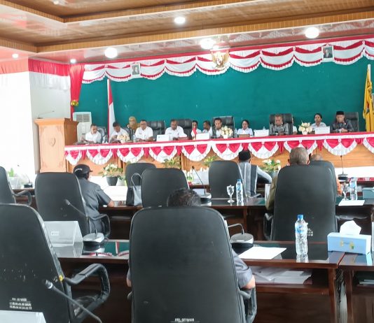 DPRD-Pemda Alor Bahas Sejumlah Opsi Kenaikan Jasa Insentif Nakes PPPK PW RDP DPRD Alor dan pemerintah daerah bahas kondisi pemulihan kesehatan Bupati Alor dan kenaikan insentif Nakes, Rabu (11/3) di kantor DPRD Alor, Batunirwala. (Foto: doc tribuanapos.net).