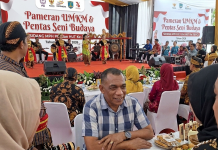 Ketua Timpel Sidang MPH PGI Ajak Warga Alor Datang Ramaikan Pameran UMKM dan Pentas Seni di GMIT Pola Tribuana Gambar: Karikatur Pameran UMKM dan Pentas Seni sidang MPH PGI. (Foto: doc tribuanapos.net/).