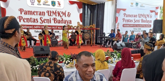 Ketua Timpel Sidang MPH PGI Ajak Warga Alor Datang Ramaikan Pameran UMKM dan Pentas Seni di GMIT Pola Tribuana Gambar: Karikatur Pameran UMKM dan Pentas Seni sidang MPH PGI. (Foto: doc tribuanapos.net/).