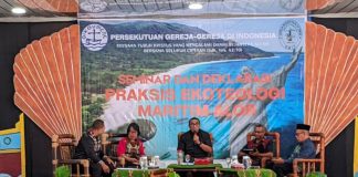 Ketum PGI di Seminar Nasional Ekoteologi Maritim Alor: Gereja Harus Melihat Laut Sebagai Sumber Kehidupan Ketua Umum PGI, Pdt. Jacklevyn Frits Manuputty (tengah) di seminar Nasional Eko-Teologi Maritim Alor, Senin 25 Mei 2026 di Aula Pola Tribuana Kalabahi. (Foto: doc fotografer Jhon Dael).