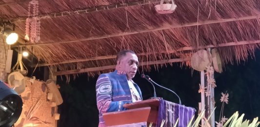 Sukses Gelar Sidang MPH dan HUT Ke-76 PGI, Ketua Timpel Obeth Bolang Sampaikan Terima Kasih Mendalam kepada Semua Pihak Ketua Timpel Sidang MPH dan HUT Ke-76 PGI, Pnt. Obeth Bolang, S.Sos.,M.AP, ketika membaca laporan panitia di perayaan HUT Ke-76 PGI, Senin (25/5) di Gereja Pola Tribuana Kalabahi. (Foto: doc tribuanapos.net/dm).