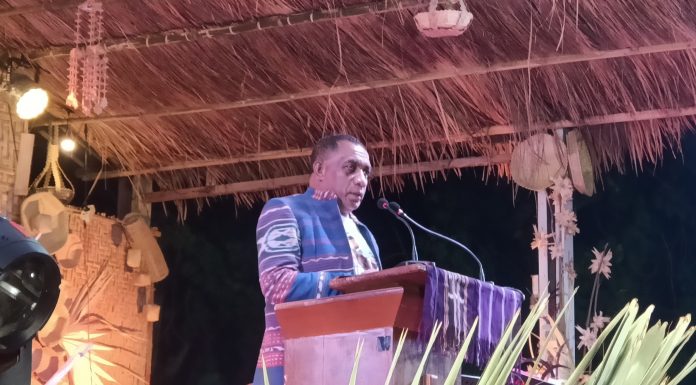 Sukses Gelar Sidang MPH dan HUT Ke-76 PGI, Ketua Timpel Obeth Bolang Sampaikan Terima Kasih Mendalam kepada Semua Pihak Ketua Timpel Sidang MPH dan HUT Ke-76 PGI, Pnt. Obeth Bolang, S.Sos.,M.AP, ketika membaca laporan panitia di perayaan HUT Ke-76 PGI, Senin (25/5) di Gereja Pola Tribuana Kalabahi. (Foto: doc tribuanapos.net/dm).