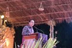 Puncak HUT ke-76 PGI di Alor, Kakanwil Kemenag NTT dan Menteri Agama Tegaskan Pentingnya Merawat Harmoni Kepala Kanwil Kementerian Agama Provinsi Nusa Tenggara Timur, Fransiskus Kariyanto, ketika pidato di puncak perayaan HUT Ke-76 PGI, Senin 25 Mei di Halaman Gereja Pola Tribuana Kalabahi. (Foto: doc tribuanapos.net/dm).