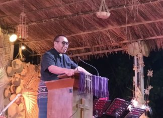 Rayakan HUT ke-76 PGI di Alor: Ketum PGI Tegaskan Esensi ‘Relasio Ergo Sum’ dan Panggilan Menjaga Semesta Ketum PGI Pdt. Jacklevyn Frits Manuputty menyampaikan pidato bermakna dalam di puncak Perayaan HUT Ke-76 PGI, Senin 25 Mei 2026 di Halaman Gereja Pola Tribuana, Kalabahi Kota. (Foto: doc tribuanapos.net/dm).