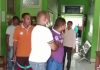 Belum Bayar Gaji 5 Bulan, Guru PPPK Paruh Waktu Mengamuk di Dinas Pendidikan Alor Tangkapan layar Facebook Guru Intel Habeleng (baju ungu) sedang mengamuk di kantor Dinas Pendidikan Alor, Jumat (29/5) gegara dinas belum proses pembayaran gaji 1.500 lebih guru tenaga PPPK Paruh Waktu.