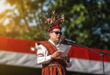 Pimpin Upacara Harla Pancasila, Wakil Bupati Alor Ajak Generasi Muda Jadikan Pancasila Living Ideologi Wakil Bupati Alor, Rocky Winaryo, memimpin Upacara Peringatan Hari Lahir Pancasila yang berlangsung di halaman Kantor Bupati Alor, Batunirwala, Senin 1 Juni 2026. (Sumber Foto: Akun Facebook Rocky Winaryo).