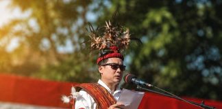 Pimpin Upacara Harla Pancasila, Wakil Bupati Alor Ajak Generasi Muda Jadikan Pancasila Living Ideologi Wakil Bupati Alor, Rocky Winaryo, memimpin Upacara Peringatan Hari Lahir Pancasila yang berlangsung di halaman Kantor Bupati Alor, Batunirwala, Senin 1 Juni 2026. (Sumber Foto: Akun Facebook Rocky Winaryo).