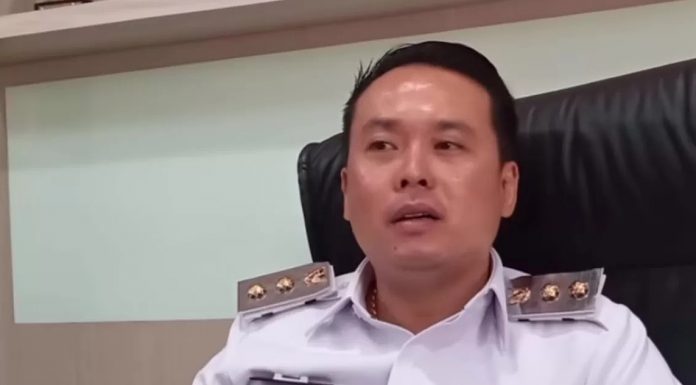 Viral !! Wakil Bupati Alor Ancam Copot Kepala Sekolah yang Tak Mampu Bina Siswa Tawuran Wakil Bupati Alor Rocky Winaryo. (Sumber foto: victorynews.id).