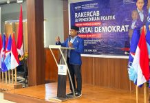 Partai Demokrat Alor Gelar Rakercab dan Pendidikan Politik, Fokus Konsolidasi Menangkan Pemilu 2029 Ketua DPC Partai Demokrat Kabupaten Alor, Lukas Reiner Atabuy, ketika sambutan di acara pembukaan Rakercab dan Pendidikan Politik, Selasa 2 Juni 2026. (Foto: doc tribuanapos.net).