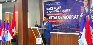 Partai Demokrat Alor Gelar Rakercab dan Pendidikan Politik, Fokus Konsolidasi Menangkan Pemilu 2029 Ketua DPC Partai Demokrat Kabupaten Alor, Lukas Reiner Atabuy, ketika sambutan di acara pembukaan Rakercab dan Pendidikan Politik, Selasa 2 Juni 2026. (Foto: doc tribuanapos.net).