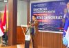Beri Arahan di Rakercab Demokrat, Wabup Alor Ajak Parpol Redam Gejolak Sosial dan Kawal Pembangunan Daerah Wakil Bupati Alor Rocky Winaryo ketika memberikan pidato arahan di acara pembukaan Rakercab dan Pendidikan Politik Partai Demokrat, Selasa 2 Juni 2026 di Aula Kopdit Citra Hidup, Kalabahi. (Foto: doc tribuanapos.net/).