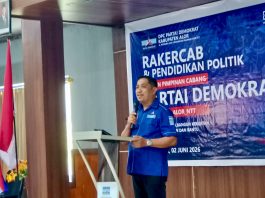 Buka Rakercab Demokrat Alor, Bobby Pakh Minta Kader Siap Menangkan Kontestasi Politik 2029 Wakil Ketua DPD Partai Demokrat Provinsi NTT, Bobby Pakh ketika membuka kegiatan Rakercab dan Pendidikan Politik Partai Demokrat Alor, Selasa 2 Juni 2026 di Aula Kopdit Citra Hidup Kalabahi. (Foto: doc tribuanapos.net/dm).