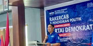 Buka Rakercab Demokrat Alor, Bobby Pakh Minta Kader Siap Menangkan Kontestasi Politik 2029 Wakil Ketua DPD Partai Demokrat Provinsi NTT, Bobby Pakh ketika membuka kegiatan Rakercab dan Pendidikan Politik Partai Demokrat Alor, Selasa 2 Juni 2026 di Aula Kopdit Citra Hidup Kalabahi. (Foto: doc tribuanapos.net/dm).