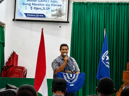 Senior dan DPD GAMKI NTT Puji Pelatihan Multimedia dan Peluncuran Inovasi Digital UMKM GAMKI Alor Senior GAMKI Alor, Marthin De Porres Djeo, saat sambutan di acara pembukaan Pelatihan Multimedia GAMKI Alor, Selasa 9 Juni 2026 di GMIT Imanuel Mola. (Foto: doc tribuanapos.net/dm).