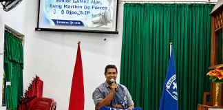 Senior dan DPD GAMKI NTT Puji Pelatihan Multimedia dan Peluncuran Inovasi Digital UMKM GAMKI Alor Senior GAMKI Alor, Marthin De Porres Djeo, saat sambutan di acara pembukaan Pelatihan Multimedia GAMKI Alor, Selasa 9 Juni 2026 di GMIT Imanuel Mola. (Foto: doc tribuanapos.net/dm).