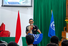 Apresiasi Pelatihan Multimedia GAMKI Alor, KMK GMIT Altar: Teknologi Digital Harus Memperkuat Pelayanan dan Iman KMK GMIT ALTAR, Pdt. Erastus J. Oematan, S.Th, ketika membawa sambutan dan arahan di Acara Pembukaan Pelatihan Multimedia GAMKI Alor, Senin 9 Juni 2026 di GMIT Imanuel Mola. (Foto: doc tribuanapos.net/dm).