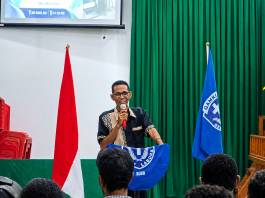 Apresiasi Pelatihan Multimedia GAMKI Alor, KMK GMIT Altar: Teknologi Digital Harus Memperkuat Pelayanan dan Iman KMK GMIT ALTAR, Pdt. Erastus J. Oematan, S.Th, ketika membawa sambutan dan arahan di Acara Pembukaan Pelatihan Multimedia GAMKI Alor, Senin 9 Juni 2026 di GMIT Imanuel Mola. (Foto: doc tribuanapos.net/dm).