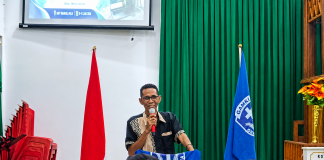 Apresiasi Pelatihan Multimedia GAMKI Alor, KMK GMIT Altar: Teknologi Digital Harus Memperkuat Pelayanan dan Iman KMK GMIT ALTAR, Pdt. Erastus J. Oematan, S.Th, ketika membawa sambutan dan arahan di Acara Pembukaan Pelatihan Multimedia GAMKI Alor, Senin 9 Juni 2026 di GMIT Imanuel Mola. (Foto: doc tribuanapos.net/dm).