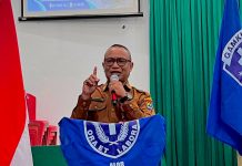 Buka Pelatihan Multimedia GAMKI Alor, Pemkab Alor Dorong Pemuda Gereja Kuasai Teknologi Tingkatkan Kualitas SDM Asisten 1 Setda Kabupaten Alor, Syafruddin Djawa, S.H, ketika membawa sambutan dan arahan di acara pembukaan pelatihan multimedia GAMKI Alor, Selasa 9 Juni 2026 di GMIT Imanuel Mola. (Foto: doc tribuanapos.net/dm).